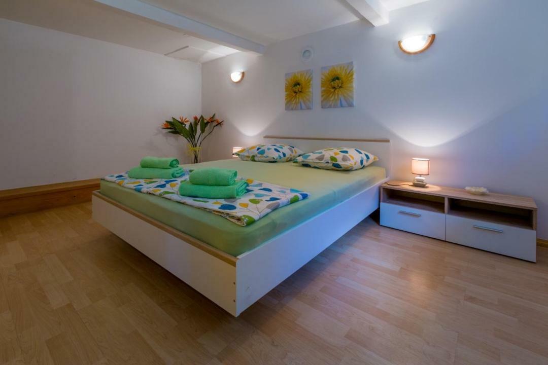 Apartment Dvorska ซริกเวนิซา ภายนอก รูปภาพ